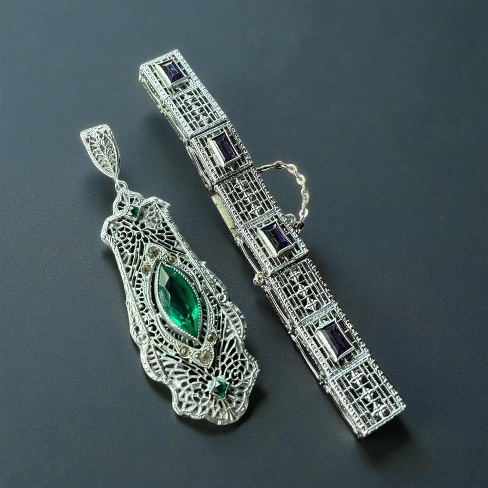 Elegant Art Deco emerald pendant and amethyst bracelet lot